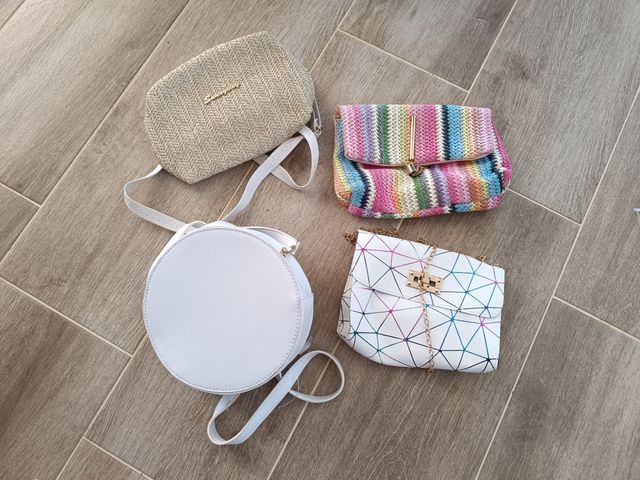 4 Bolsos y mochila de regalo.