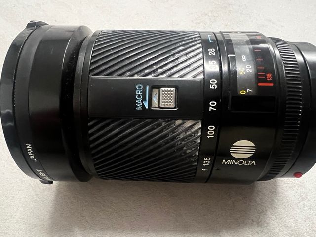 Objetivo Minolta 28 135