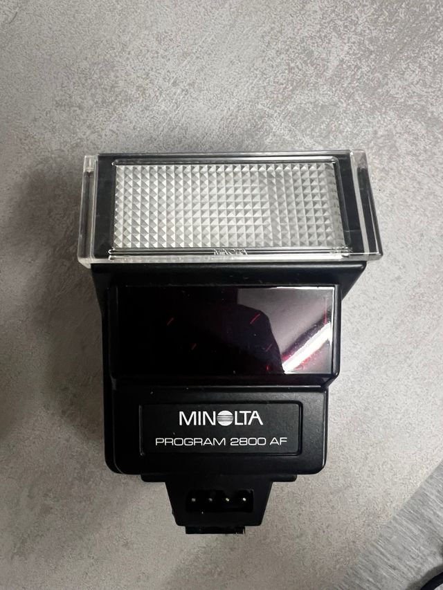 Objetivo Minolta 28 135