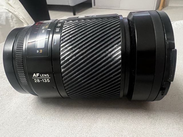 Objetivo Minolta 28 135