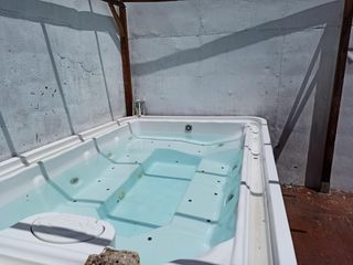 jacuzzi de 3m x 2m para 7 personas.