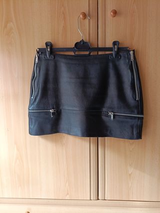 Falda piel TRAFALUC ZARA 