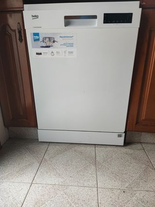Lavavajillas lavaplatos.
