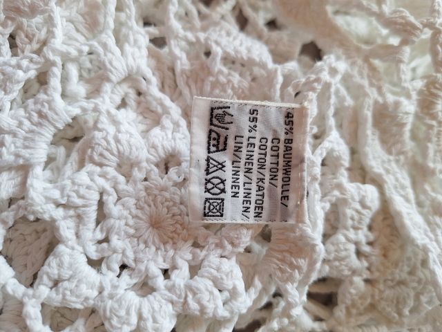 Vestido mini de crochet blanco.