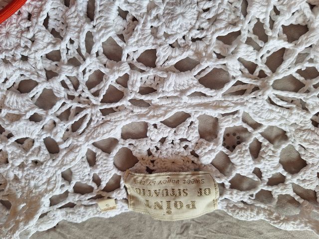 Vestido mini de crochet blanco.