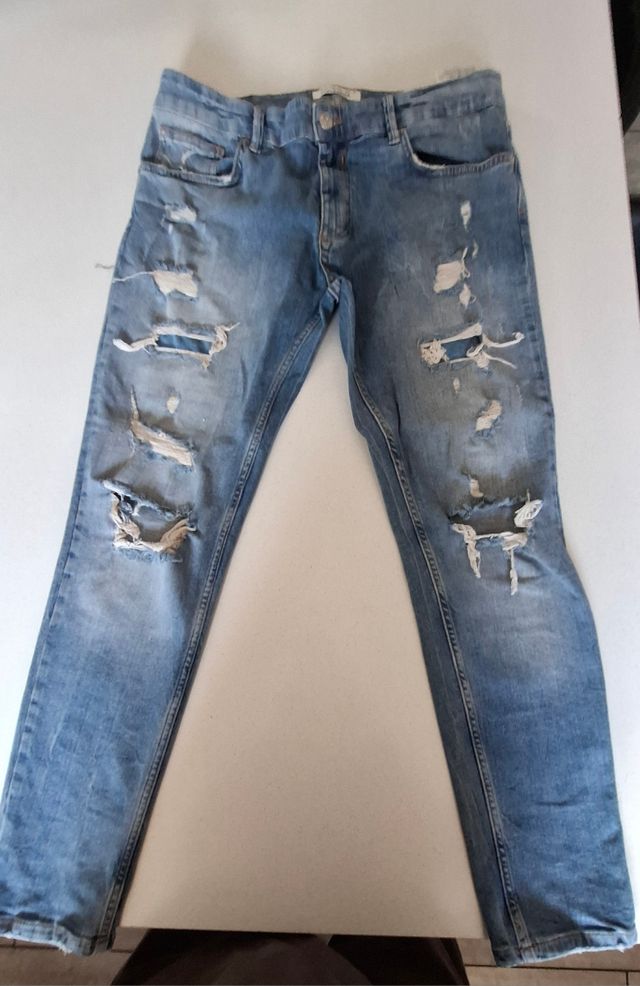 Jeans uomo con strappi
