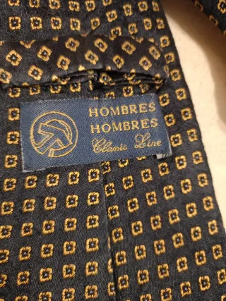 Corbatas de distintas marcas .