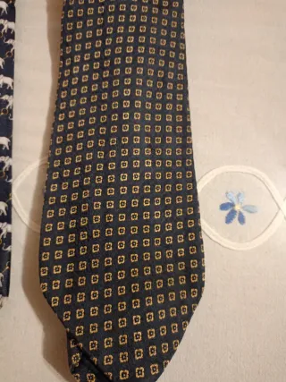 Corbatas de distintas marcas .