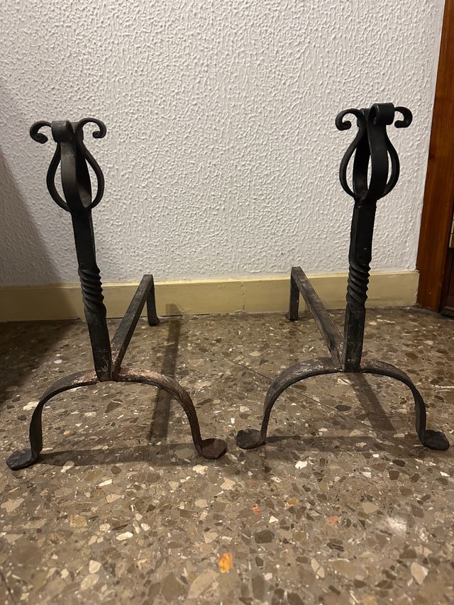 Antiguos morillos de hierro forjado