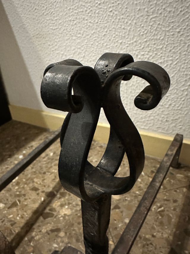 Antiguos morillos de hierro forjado