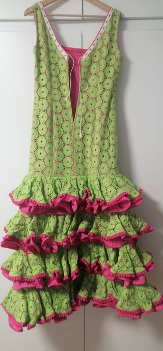Traje de flamenca verde y malva 
