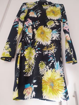 Vestido de zara en plena tendencia a estrenar.