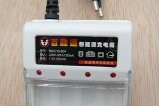 Carregador de Pilhas AA e AAA