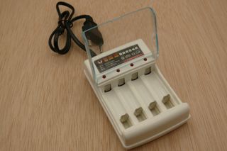 Carregador de Pilhas AA e AAA