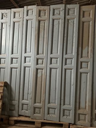 Puertas y balcones de madera