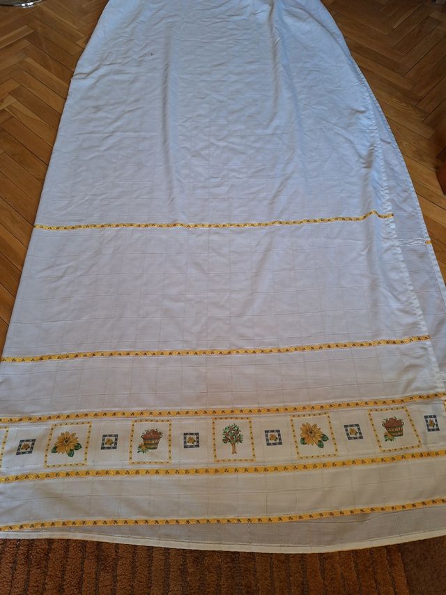 Dos visillos de cocina