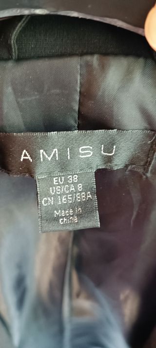 Americana negra con cremalleras