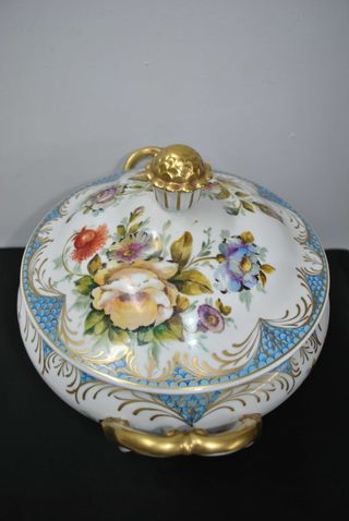 Antigua sopera de porcelana