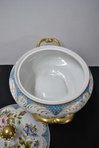 Antigua sopera de porcelana