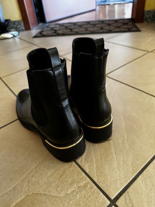 Stivaletti neri Zara