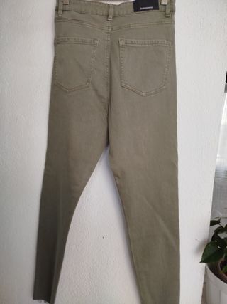 Pantalón stradivarius pitillo tiro alto