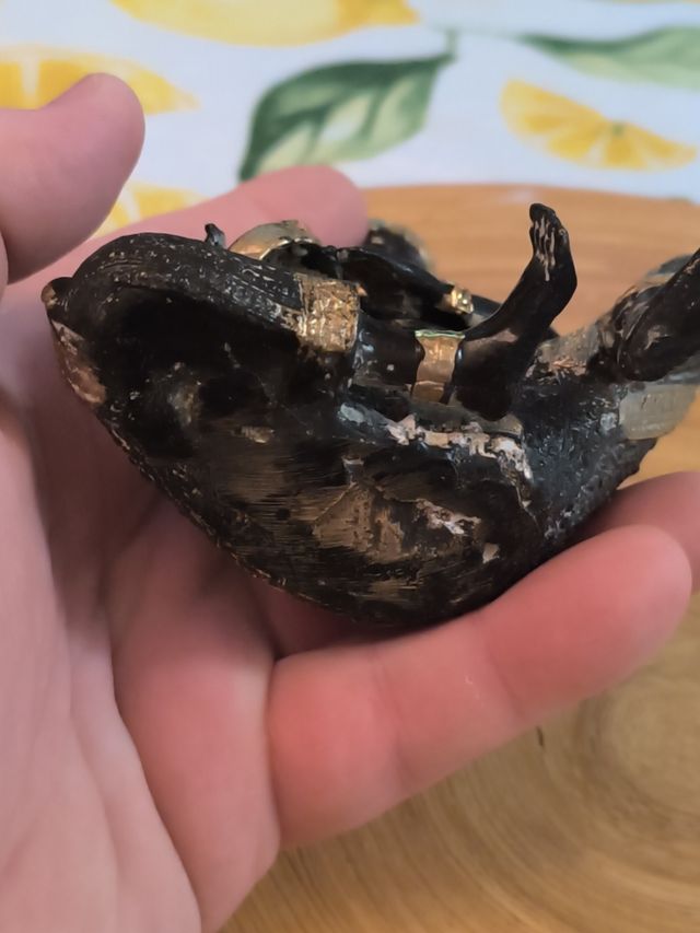 Antico Buddha tailandese in bronzo