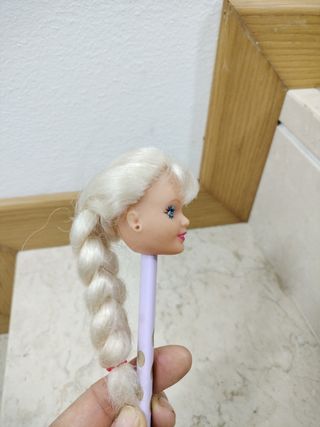 Barbie testa clone