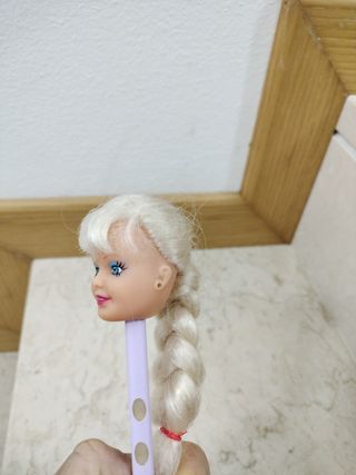 Barbie testa clone