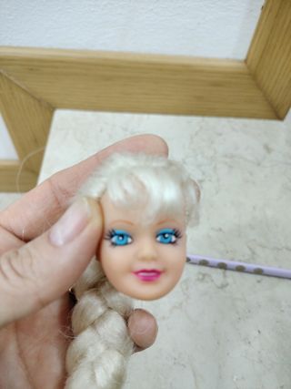 Barbie testa clone