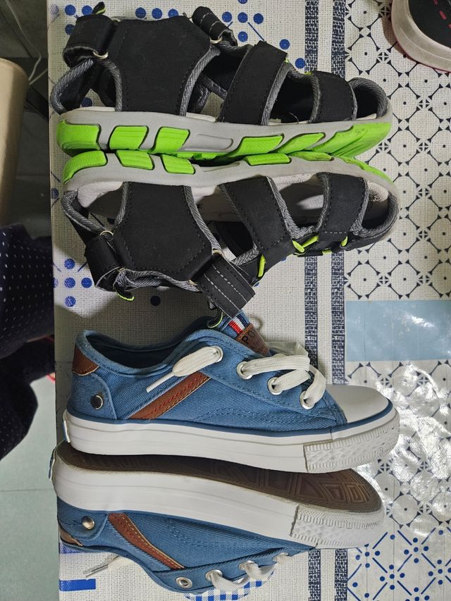 2 pares de zapatos sandalias y tenis 29