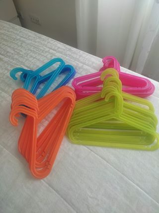 Perchas Infantiles de Colores 