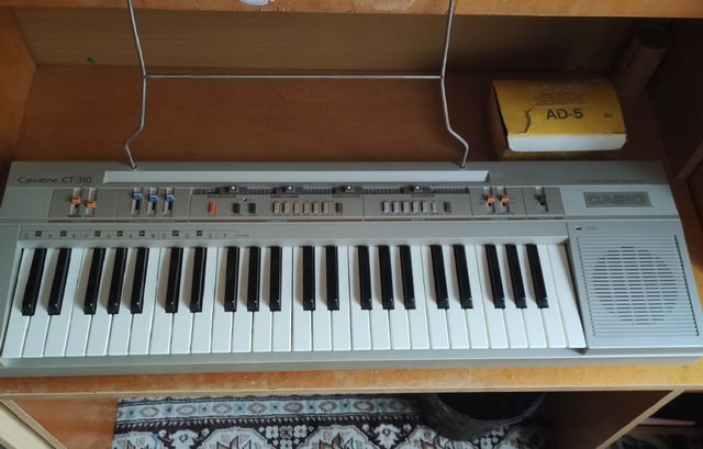 Teclado Casiotone CT-310 y adaptador AD-5