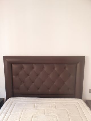 Cabecero de capitone marrón chocolate de polipiel