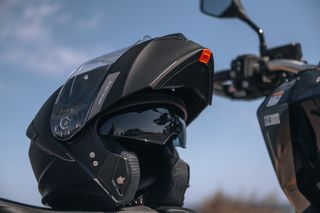 Casco Genesis Solid A1 Negro brillo modular.