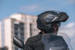Casco Genesis Solid A1 Negro brillo modular.