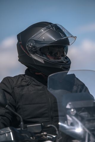 Casco Genesis Solid A1 Negro brillo modular.