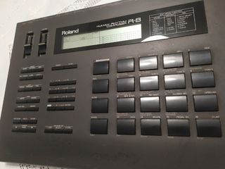 Caja de Ritmos Legendaria Roland R-8