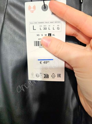 Falda midi efecto piel abertura zw collection zara