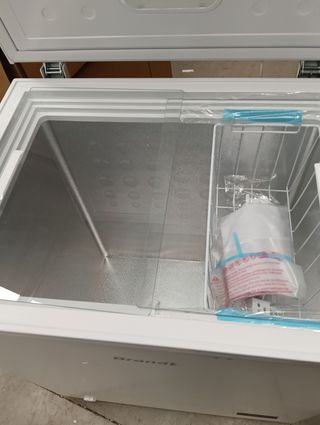 Congelatore a pozzetto Brandt 150 l. BFK151 ESW