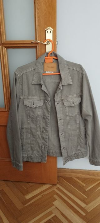 Cazadora vaquera gris talla M (Pull&Bear)