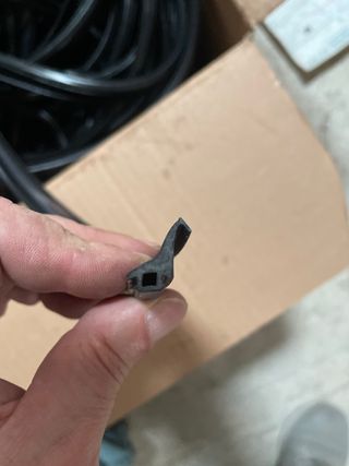 Goma ventana abatible