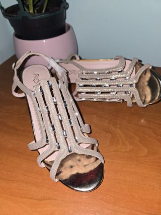 SANDALIAS SIN ESTRENAR NÚMERO 36.MARCA PRESTIGIO