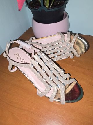 SANDALIAS SIN ESTRENAR NÚMERO 36.MARCA PRESTIGIO