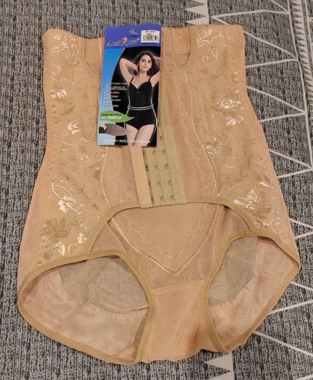 Braga moldeadora beige nueva