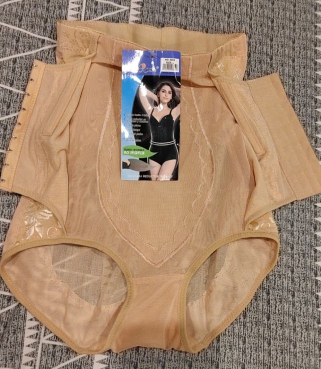 Braga moldeadora beige nueva