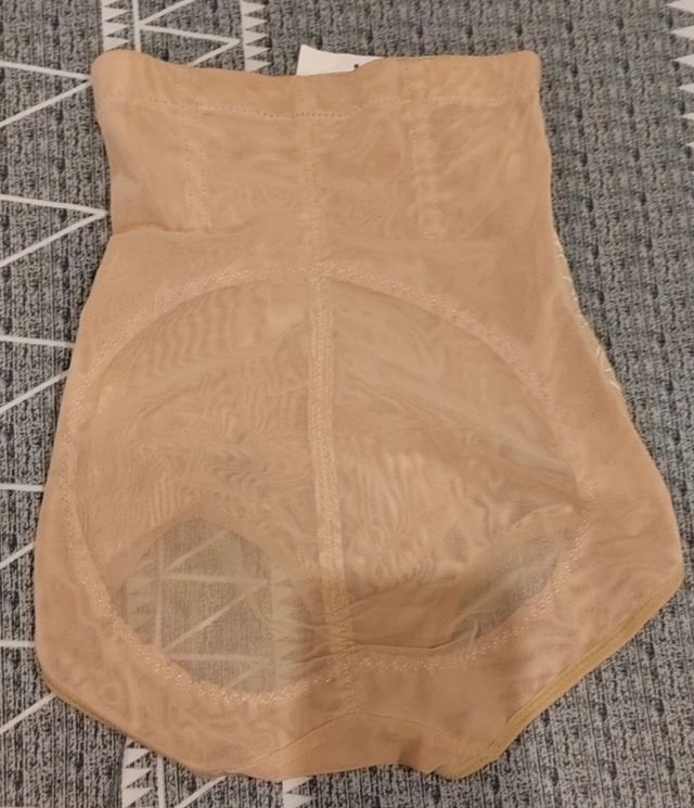 Braga moldeadora beige nueva