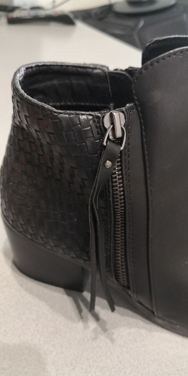 Botines negros . Amichi. Talla 38. Buen estado.