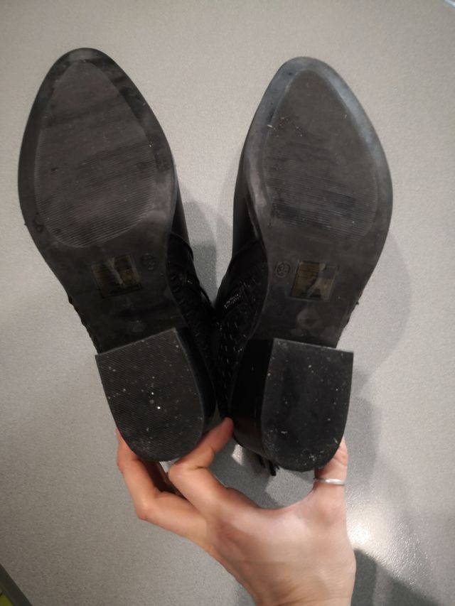 Botines negros . Amichi. Talla 38. Buen estado.