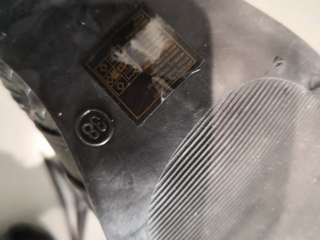 Botines negros . Amichi. Talla 38. Buen estado.