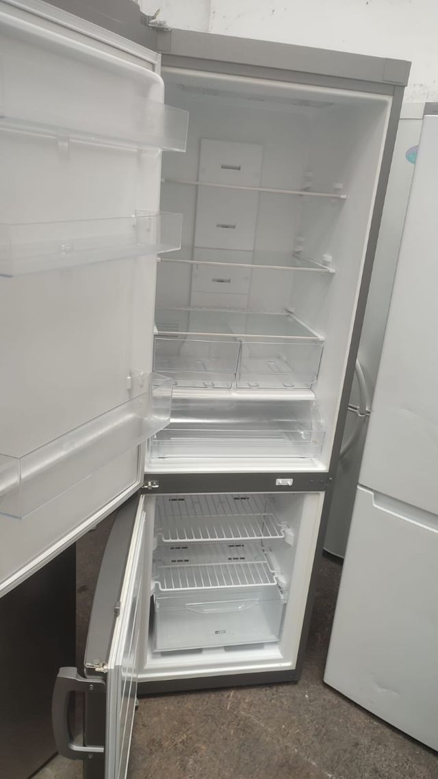 Nevera marca whits Westinghouse